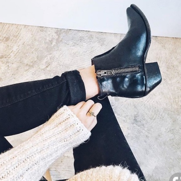 frye sacha moto shortie black